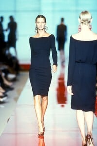 1560809246_Valentino1999HauteCouture17.thumb.jpg.74dd9f50e83622881fe7704c50db0dff.jpg