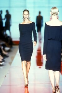 1560809246_Valentino1999HauteCouture17.thumb.jpg.74dd9f50e83622881fe7704c50db0dff.jpg