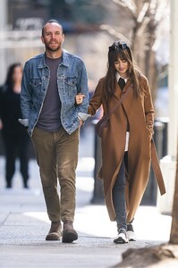 normal_lilycollins_us_014~1.jpg