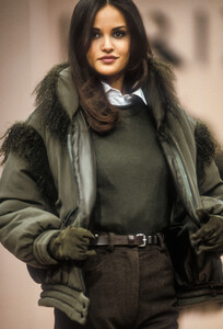 1579207201_Krizia1992WomenRTW27.thumb.jpg.626464d204c4d0c6c221bcde001268a0.jpg