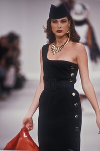 1583560560_YvesSaintLaurent1991WomenRTW236.thumb.jpg.6fe4d384342ce72d75e14754c02faf0b.jpg