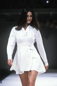 1613356958_AzzedineAlaia1991WomenRTW43.thumb.jpg.5940e26307abb61e039c5bf554382d33.jpg