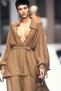 1615873466_ClaudeMontana1994WomenRTW28.thumb.jpg.6280e146e11286608859cad353323d30.jpg