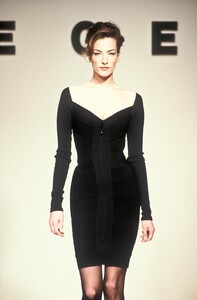 1628988267_HerveLeger1992WomenRTW102.thumb.jpg.6b31eaa55954d2dfc7df65adfd12a4ae.jpg