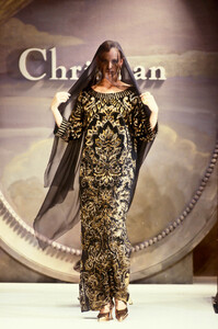 1653628391_ChristianDior1993HauteCouture184.thumb.jpg.7376ece50986b83ae5f3af274b2c8f45.jpg