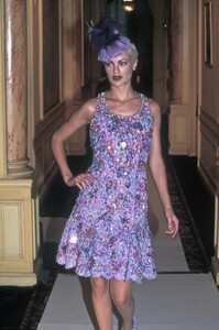 1671586846_Chanel1996HauteCouture42.thumb.jpg.87960728e6bb4396bf4cf5197465908a.jpg