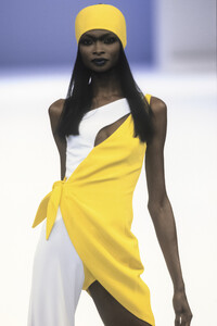 1680430171_ThierryMugler1999WomenRTW70.thumb.jpg.12a92bbdd81dd1f27d2c4751f06c76d9.jpg