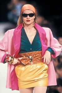 1683855348_EmanuelUngaro1991WomenRTW21.thumb.jpg.0617c24a5cf926c964acd1e47b2f7b24.jpg