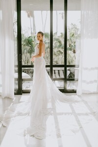 Credit_Courtney%20Pecorino%20-%20The%20bride,%20wearing%20custom%20Alberta%20Ferretti..jpg