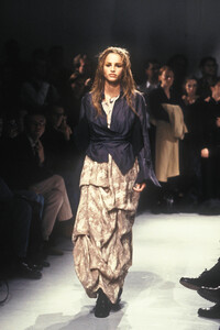 1738888976_AnnDemeulemeester1994Spring22.thumb.jpg.cd1ef82cd31d2a5142380a6f8988d4b0.jpg