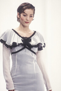 1744514825_DolceGabbana1993WomenRTW145.thumb.jpg.f63bb6ff18047d40424dfc0c743d454d.jpg