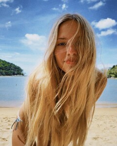 Sasha Luss 1.jpg