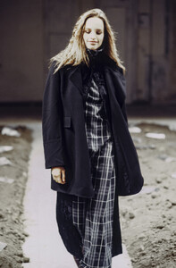 1780777654_CostumeNational1993WomenRTW19.thumb.jpg.2f5b818525ee01ea17dd32cb13c464e4.jpg