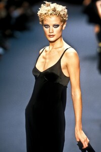 1788944015_SoniaRykiel1996WomenRTW69.thumb.jpg.a90f32000d6168030b461ef265061c85.jpg