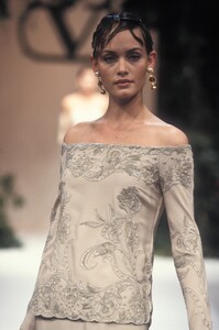 1790042714_Valentino1994HauteCouture5.thumb.jpg.ea227cacd3800c83bf285c4eadbb50c6.jpg