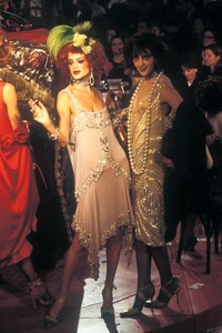 1790482954_JohnGalliano1998WomenRTW41.thumb.jpg.97bdff4a3f81f0c9c0b894d8bf1e2b53.jpg