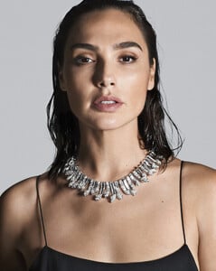 Gal Gadot @ Tiffany & Co. Blue Book Botanica Collection 2022 07.jpg