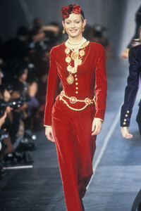 1820911455_Chanel1993WomenRTW105.thumb.jpg.ad1a91160ebf0fdac331629ead539c39.jpg