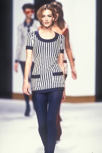 1838013196_KarlLagerfeld1992WomenRTW41.thumb.jpg.049efca0e60ec3c89c87b18ec64c7898.jpg