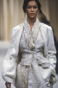 1864703971_AlbertaFerretti1994WomenRTW124.thumb.jpg.5b5de8ef4fc343938195eee3d6bb7101.jpg