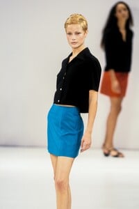 1867640094_VictorAlfaro1996WomenRTW56.thumb.jpg.960332c24b63c419589d634a77f076b0.jpg