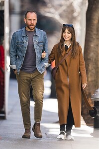 normal_lilycollins_us_004~7.jpg