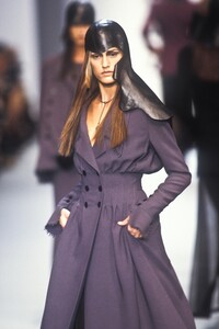 1881299863_KarlLagerfeld1993WomenRTW134.thumb.jpg.fee4295409a151072a39c3f5438ca3ca.jpg