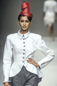 1885837819_LouisFeraud1997HauteCouture32.thumb.jpg.b6206f06325990cab88836f567f3a809.jpg