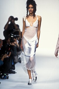 1930203558_JohnGalliano1992WomenRTW2.thumb.jpg.142190634569d05868fcbb6a2bfe6126.jpg