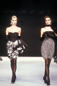 1938787506_EmanuelUngaro1987WomenRTW46.thumb.jpg.76d51a9d03a34c161d743baf1a85d90d.jpg