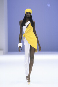 1942035507_ThierryMugler1999WomenRTW68.thumb.jpg.c06b889c0ad1d00819f8ba01e02956bf.jpg