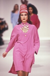 1957928812_YvesSaintLaurent1991WomenRTW18.thumb.jpg.ab5108d34d467ce2830a1cf345c6063c.jpg