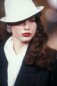 1983035236_YvesSaintLaurent1990HauteCouture246.thumb.jpg.e3f170d3ea739eb5b7c918db2d07f109.jpg