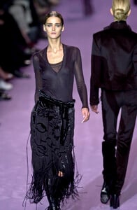 1984284753_YvesSaintLaurent2001WomenRTW41.thumb.jpg.613a26d2d402ed75804b0d1c55fdf157.jpg