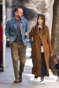 normal_lilycollins_us_008~3.jpg
