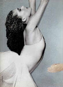 1990VogueParis002.thumb.jpg.5e6278dcb0de19e8cc0c6da0b04a2eb0.jpg