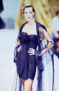 1991-chanelcoutureFW-11.thumb.jpg.8855652747136ba3c139a9db76b9a558.jpg