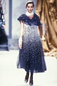 1991-chanelcoutureFW-2.thumb.jpg.9f5dccb43e48e0e7ce1dee1147205cd1.jpg