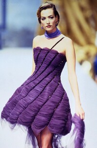 1991-chanelcoutureFW-9.thumb.jpg.cca0b318ad79b0b622a4f69f2969d872.jpg