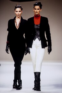 1991779627_JinAbe1992WomenRTW37.thumb.jpg.539f5caa9ad7c4ba6644349714f978cf.jpg