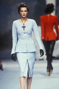 1992-chanelcoutureSS-4.jpg