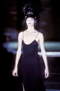 1995149021_Versace1993WomenRTW142.thumb.jpg.9e50f3da440ec29b48fc086a9783eebb.jpg