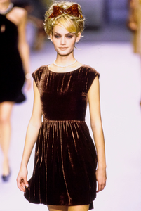 1996-chanelSS-10.thumb.jpg.2e0e7d95107eae13e064066d32f3cc9c.jpg