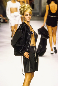 1996-chanelSS-7.thumb.jpg.1fb18b2fe6df596681ff23301f4b00a7.jpg