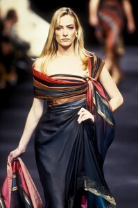 1996621806_ChristianDior1994HauteCouture152.thumb.jpg.2158d9a4b97e8d154b4c68062c8e3af2.jpg