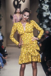2006110652_YvesSaintLaurent1996HauteCouture59.thumb.jpg.0b15ff26786fa673ed10a8da8cc935aa.jpg