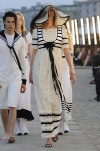 2010-chanelCRUISE-1.jpg