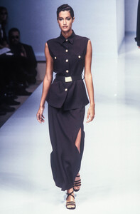 2027156535_SalvatoreFerragamo1997WomenRTW56.thumb.jpg.9998d14e49e7564d1e05e08344a04aa5.jpg