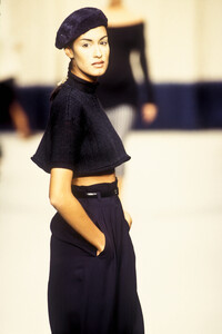 2051672350_MichelKlein1993WomenRTW41.thumb.jpg.215e890f59d0bf7ad71b8cd2162f6692.jpg