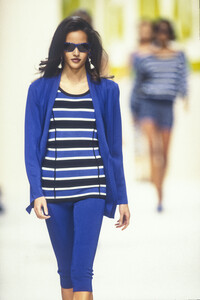 205191844_AngeloTarlazzi1992WomenRTW38.thumb.jpg.52b49a7e9d9220a5a8fd6c86403e06d7.jpg